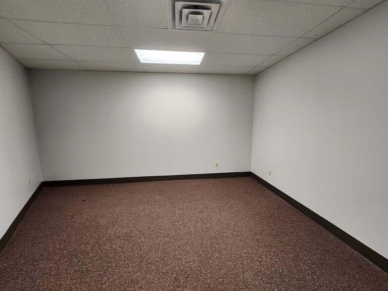 More Photos Of 212 E Manlius St, East Syracuse Freestanding For Lease