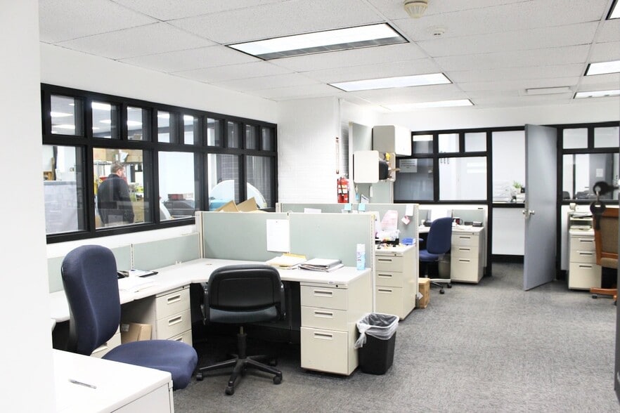 More Photos Of 651 E Main St, Dayton Office For Sale