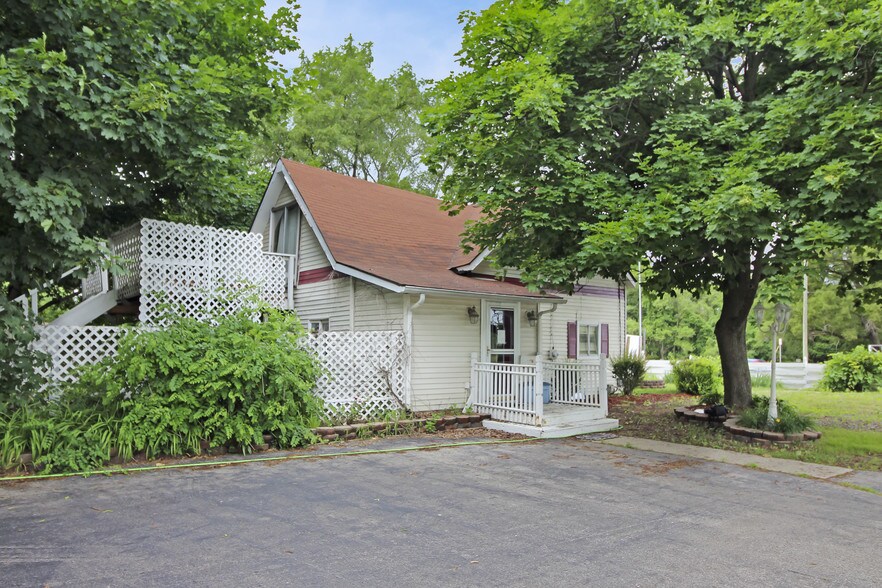 More Photos Of 8685 Highland Rd, White Lake Office For Sale