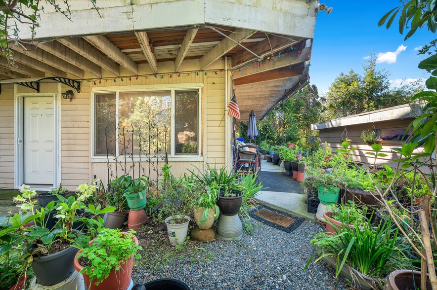 More Photos Of 324 3rd Ave S, Edmonds Apartments For Sale