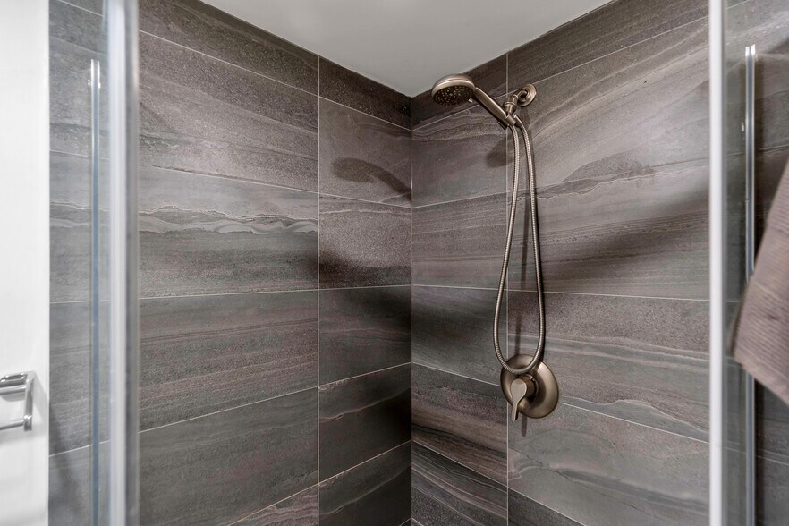 More Photos Of 5491 Regent St, Burnaby Distribution For Sale