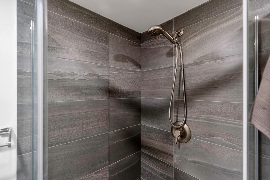 More Photos Of 5491 Regent St, Burnaby Distribution For Sale