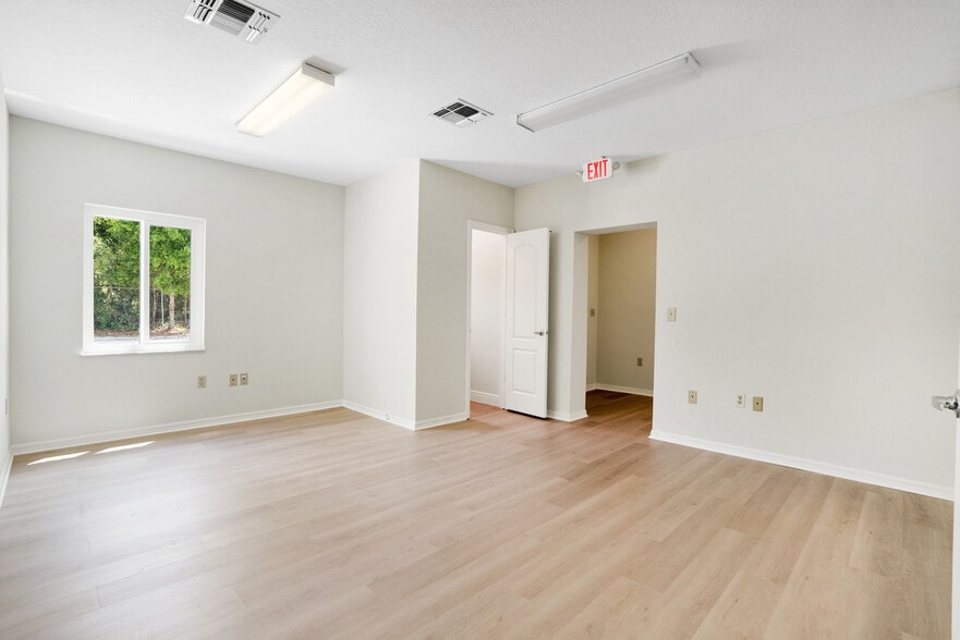 More Photos Of 3248 Commercial Way, Spring Hill Medical For Sale