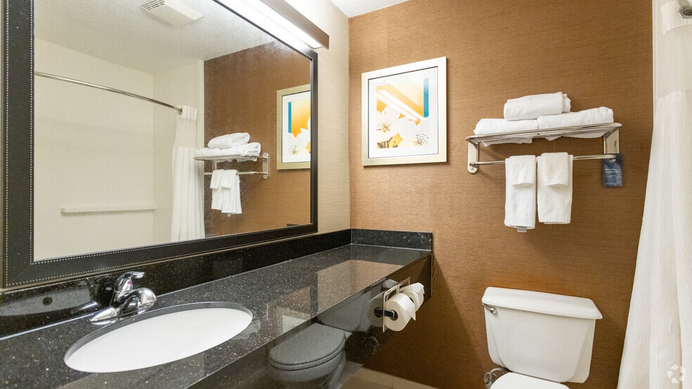 More Photos Of 5200 Cardinal Square Blvd, Saginaw Hotel For Sale