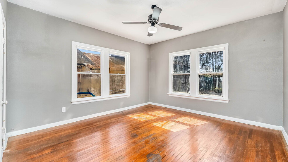 More Photos Of 1018 W Hildebrand Ave, San Antonio Storefront Retail Office For Sale