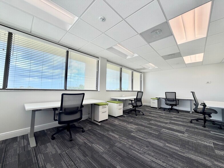 More Photos Of 4440 PGA Blvd, Palm Beach Gardens Coworking Space