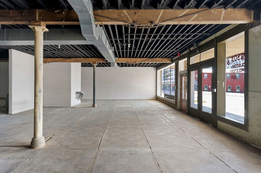 More Photos Of 211-215 E Hutchison St, San Marcos Storefront Retail Office For Lease