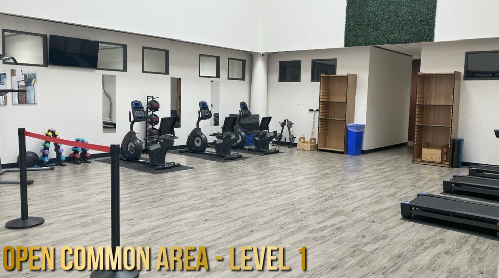 More Photos Of 535 E Fernhurst Dr, Katy Office For Sale