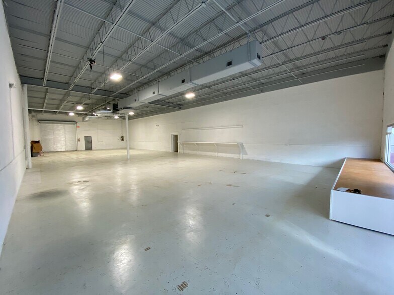 More Photos Of 3700-3758 SE Dixie Hwy, Stuart General Retail For Lease