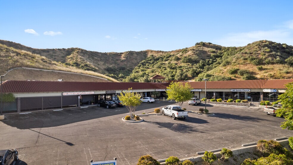 More Photos Of 28200 Bouquet Canyon Rd, Santa Clarita Storefront For Lease