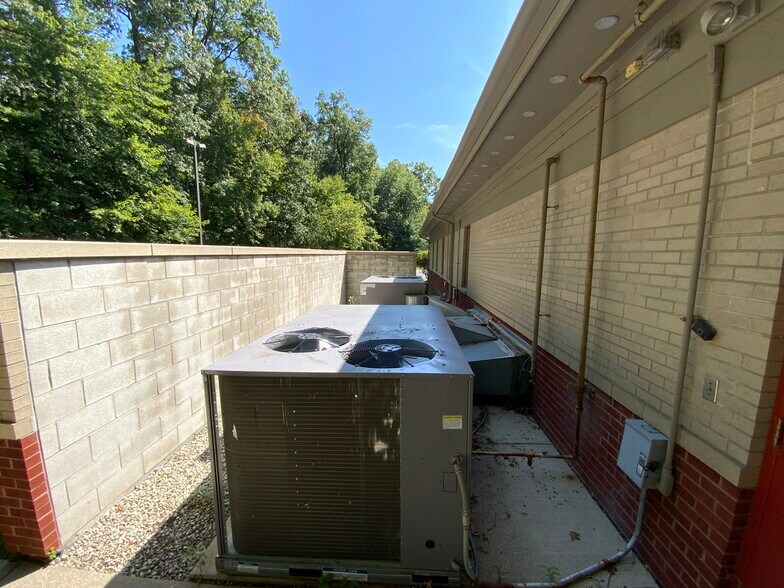 More Photos Of 3436-3500 Granite Cir, Toledo Medical For Lease