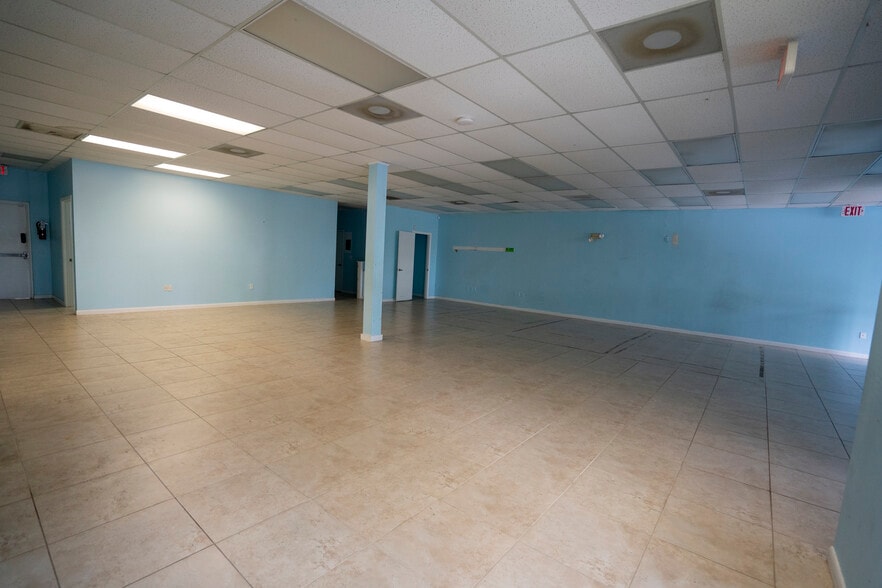 More Photos Of 7108-7162 W McNab Rd, Tamarac Storefront For Lease