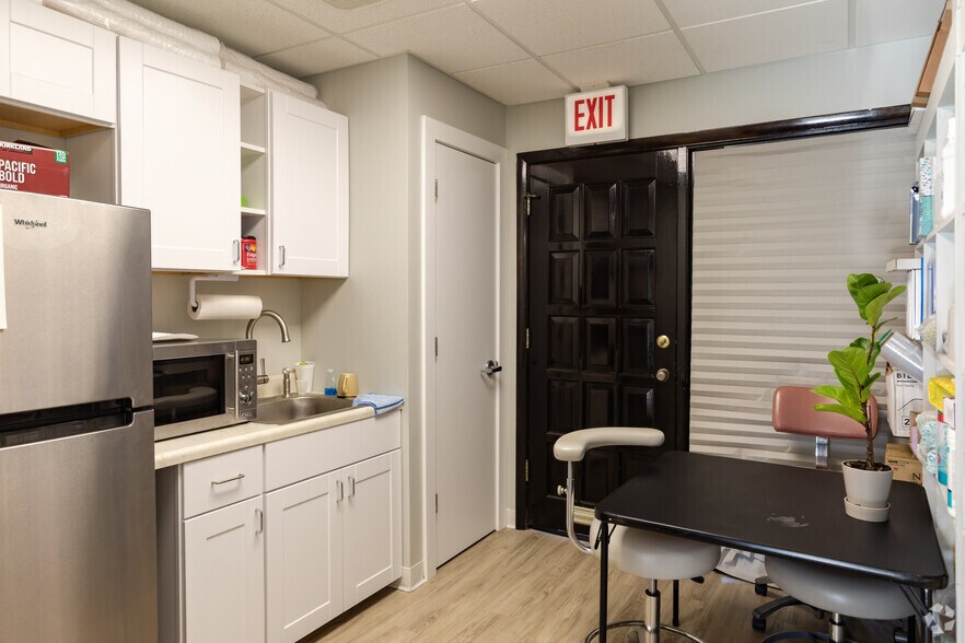 More Photos Of 1835 N 19th Ave, Melrose Park Medical For Lease
