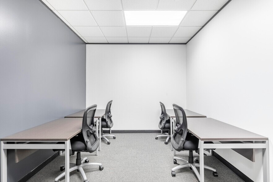 More Photos Of 950 Echo Ln, Houston Coworking Space