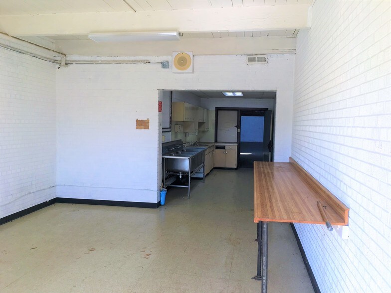 More Photos Of 620 N Edgemoor St, Wichita Warehouse For Sale