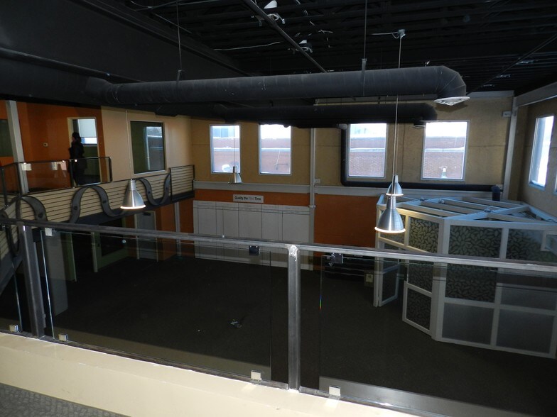 More Photos Of 7 N Saginaw St, Pontiac Office For Lease