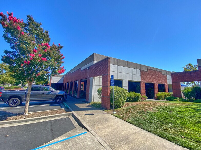 More Photos Of 2160-2180 Northpoint Pky, Santa Rosa Flex For Lease