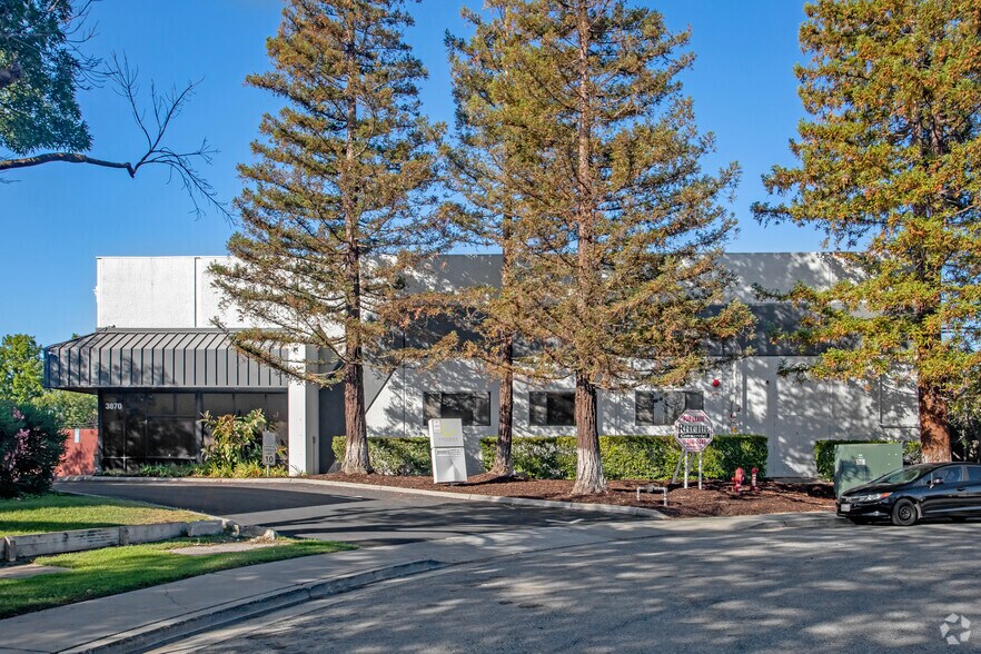More Photos Of 3870 Charter Park Dr, San Jose Manufacturing For Lease