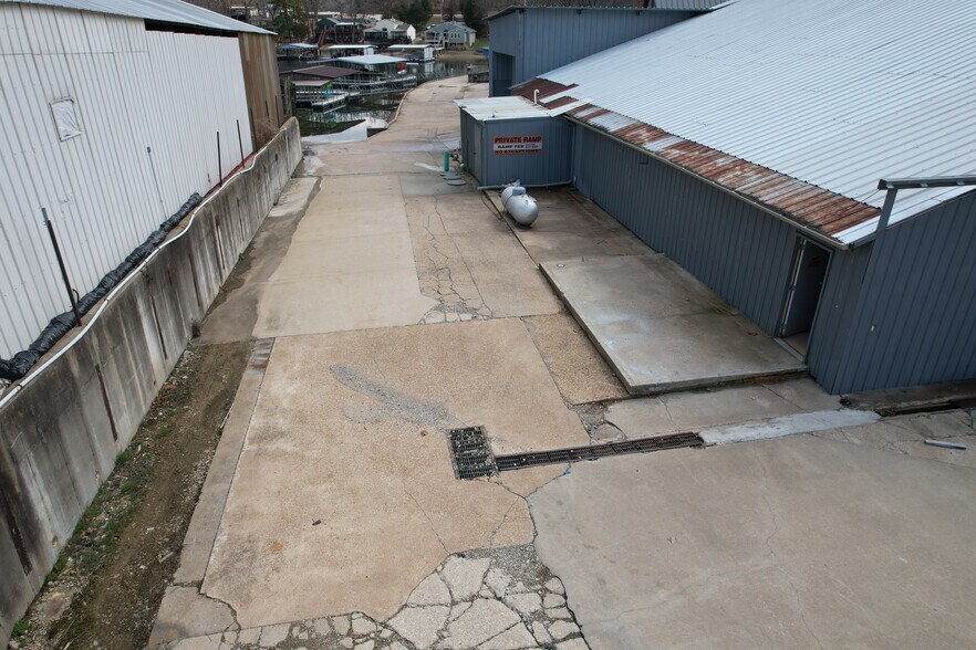 More Photos Of 1002 Susan Rd, Lake Ozark Warehouse For Sale