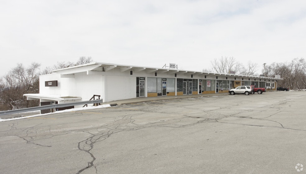 More Photos Of 7803-7821 Military Ave, Omaha Unknown For Lease