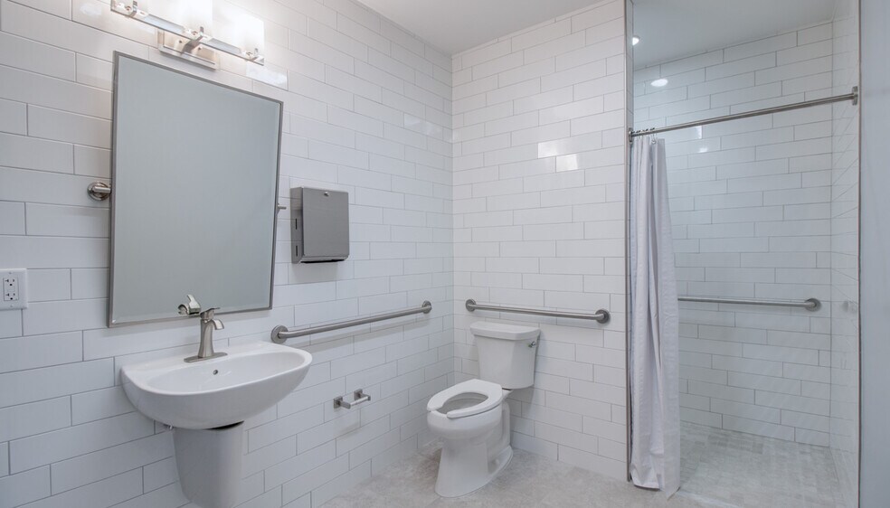 More Photos Of 1090 NW 8th Ave, Gainesville Office For Lease