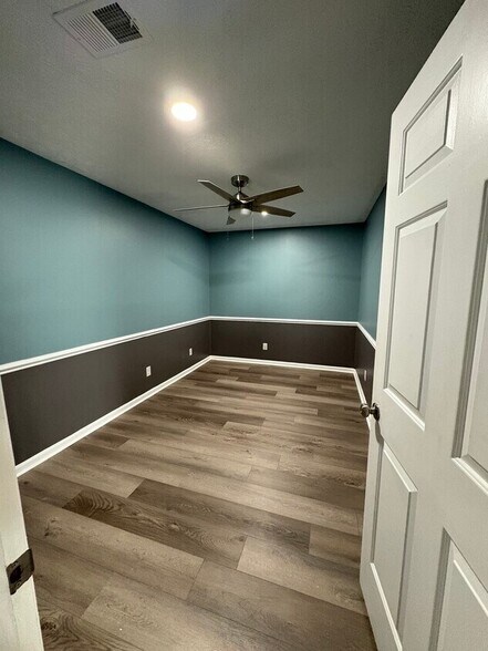 More Photos Of 5841-5851 Ramsey St, Fayetteville Office Residential For Lease