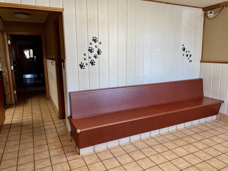 More Photos Of 3805 S Kinnickinnic Ave, Milwaukee Office Residential For Lease