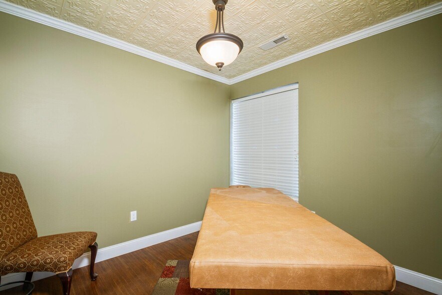 More Photos Of 333 Main St, Gainesville Office For Sale