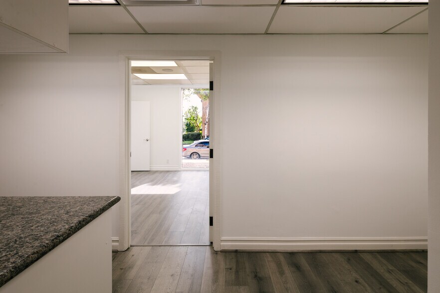 More Photos Of 2505 Canada Blvd, Glendale Office For Lease