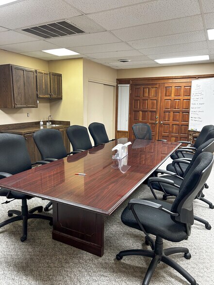More Photos Of 5350 E 46th St, Tulsa Office For Lease