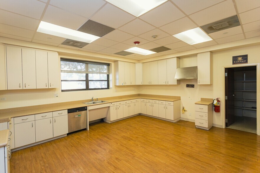 More Photos Of 1528 Post Office St, Galveston Rehabilitation Center For Sale