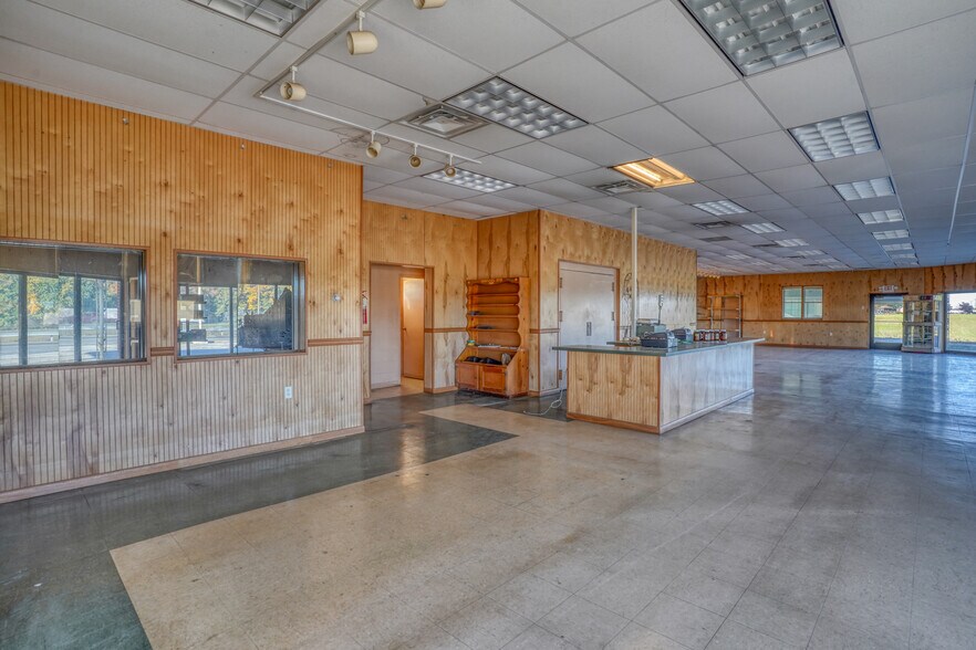 More Photos Of 6975 Old Beach Rd, Frederica Auto Repair For Sale