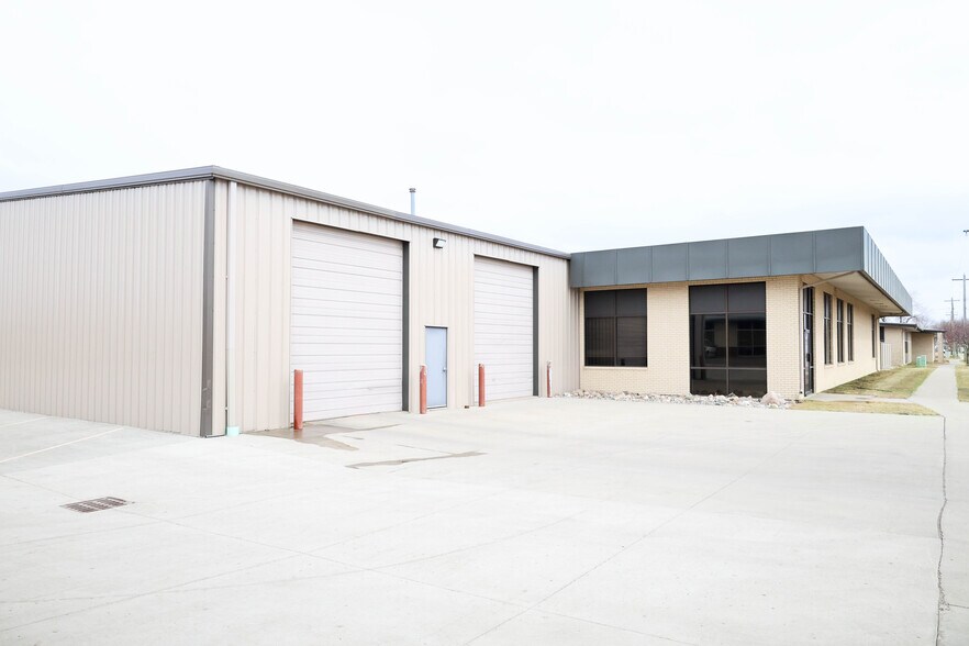 More Photos Of 2001 1st Ave N, Fargo Warehouse For Lease