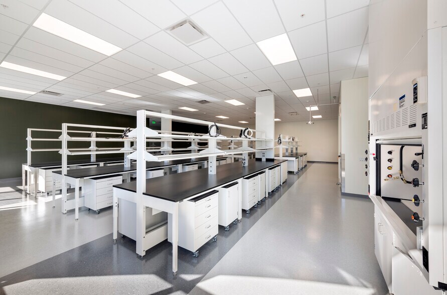 More Photos Of 150 Industrial Rd, San Carlos Flex For Sale