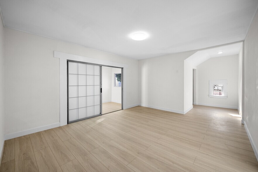 More Photos Of 2823 W 8th St, Los Angeles Office For Lease