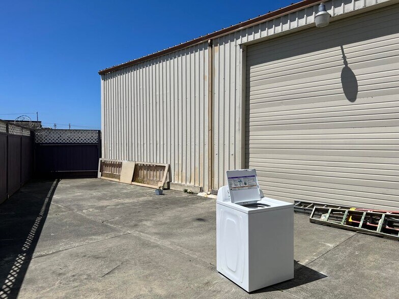 More Photos Of 449 W Clark St, Eureka Warehouse For Sale