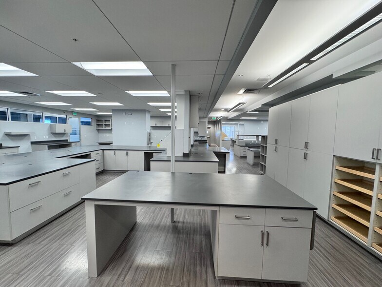 More Photos Of 1110 Pine Ridge Rd, Naples Office For Sale