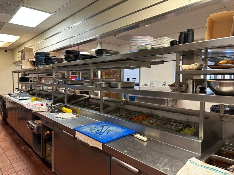 More Photos Of 900 Riverside Dr, East Peoria Restaurant For Sale