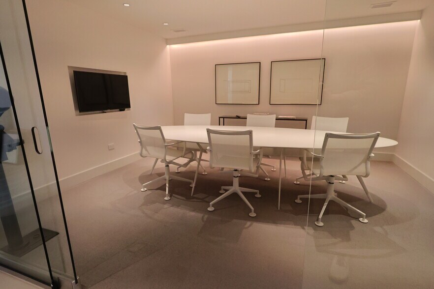 More Photos Of 1111 Lagoon Dr, Dallas Office For Sale