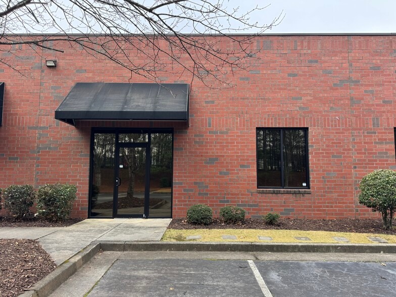 More Photos Of 6065 Parkway North Dr, Cumming Distribution For Sale