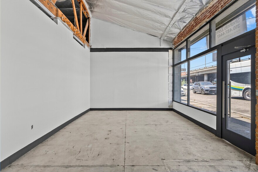 More Photos Of 236 W 18th St, Los Angeles Warehouse For Sale