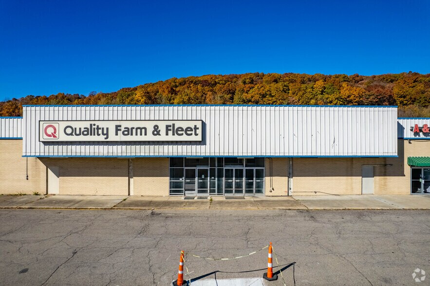 More Photos Of 697 Allegheny Blvd, Franklin Unknown For Lease