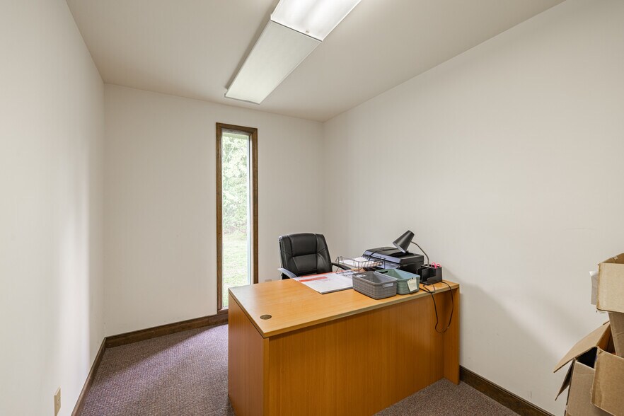More Photos Of 100-102 Industrial Blvd, Toano Office For Sale