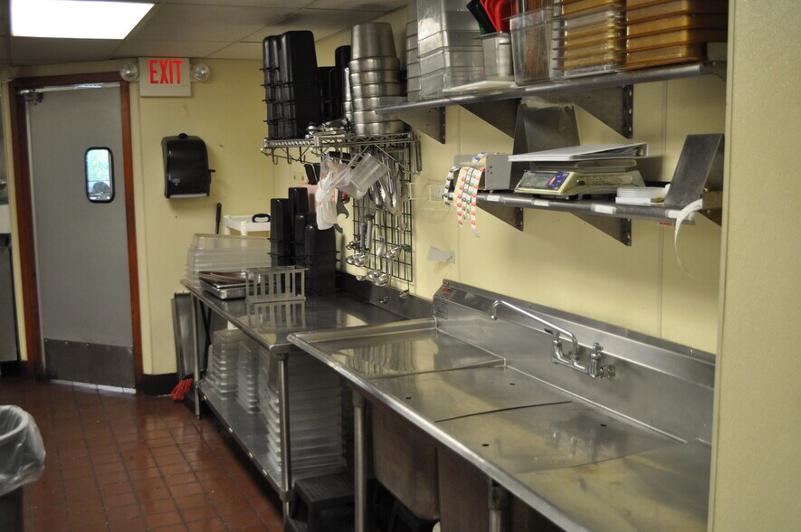 More Photos Of 7340 Fairlane Village Mall, Pottsville Freestanding For Sale