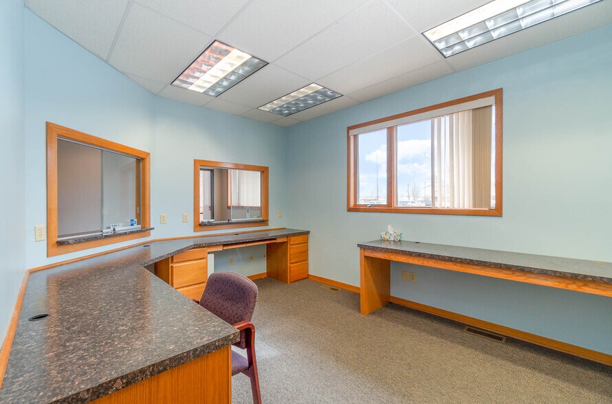 More Photos Of 5225 Hampton Pl, Saginaw Medical For Sale