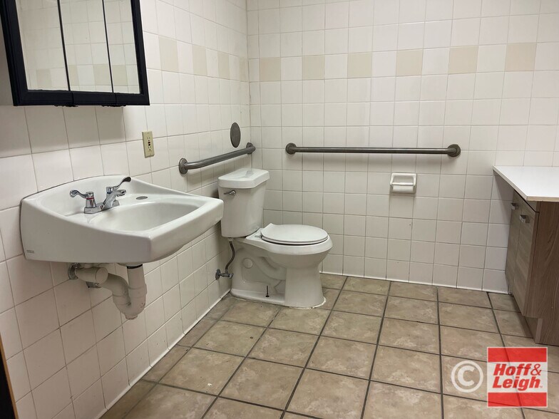 More Photos Of 1100 W Mississippi Ave, Denver Warehouse For Sale