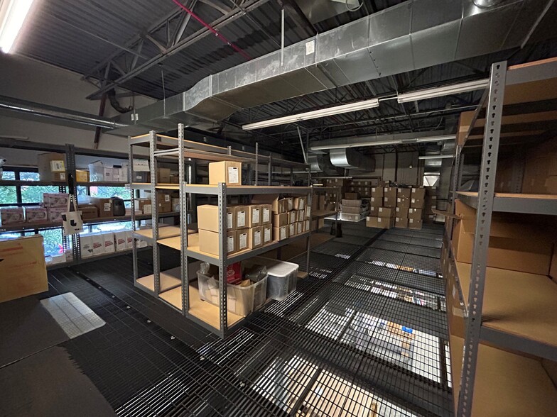 More Photos Of 1621 W Carroll Ave, Chicago Manufacturing For Lease