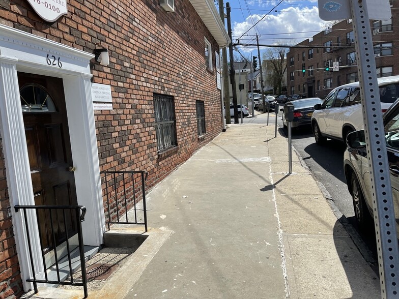 More Photos Of 626 McLean Ave, Yonkers Office For Sale