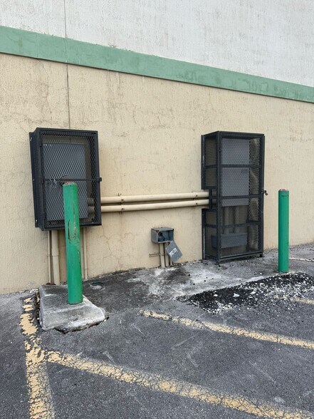 More Photos Of 1255 NW 103rd St, Miami Freestanding For Lease