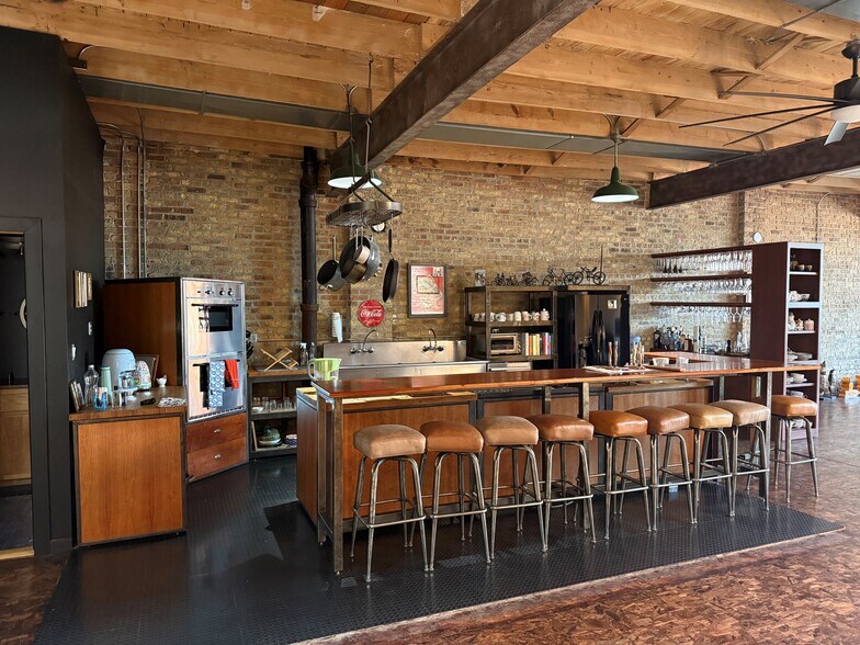 More Photos Of 1109 W Fulton Market, Chicago Flex For Sale